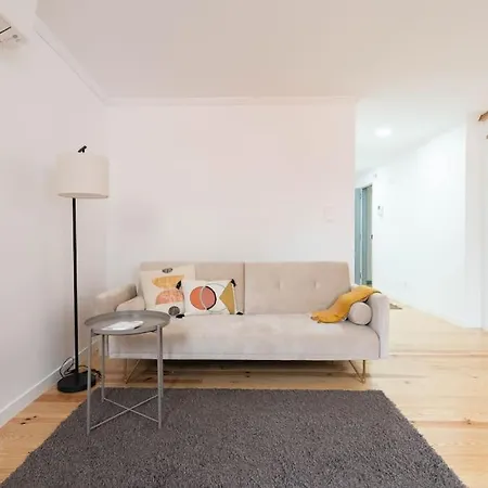 Cozy Bohemian Duplex-lemon Lisbon