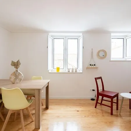 Cozy Bohemian Duplex-lemon Lisbon