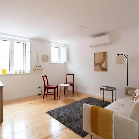 Cozy Bohemian Duplex-lemon Lisbon