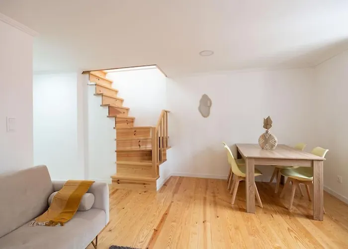 Cozy Bohemian Duplex-lemon Lisboa